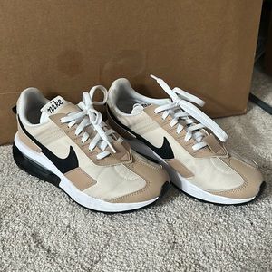Nike Women’s Airmax Pre Day